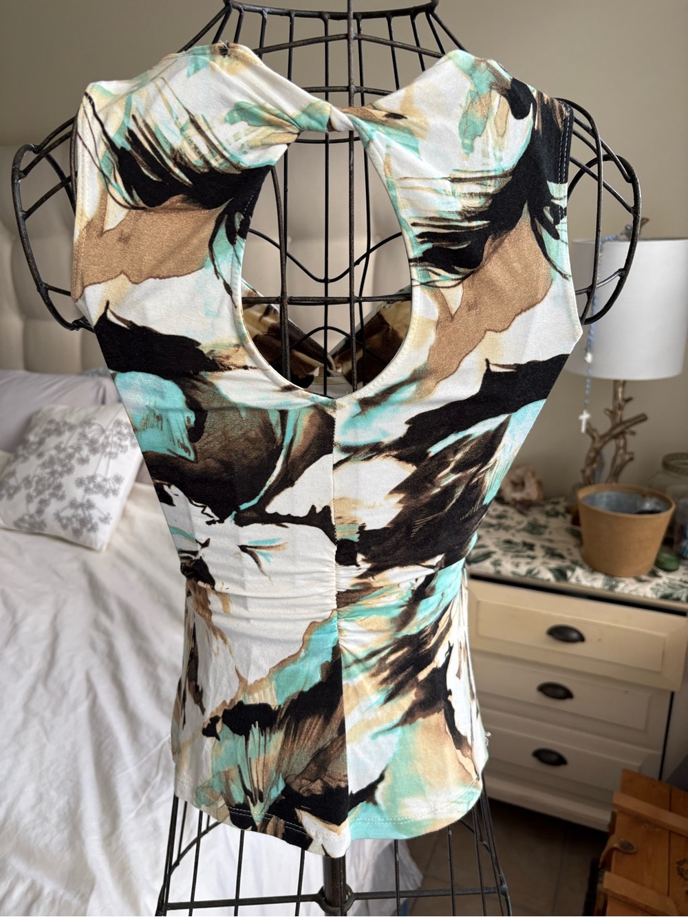 Cache Twist-Front dressy fitted top - Picture 2 of 3
